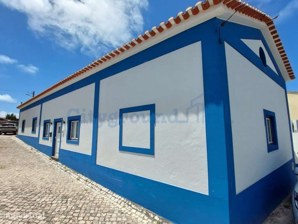 Charme com toque de luxo - Moradia V4 de 2 pisos com jardim em Regu...-35
