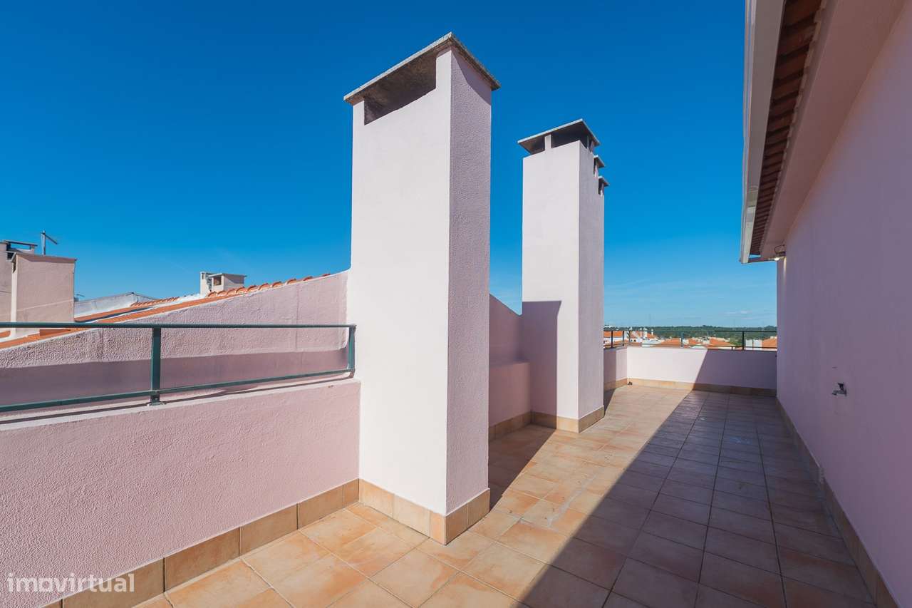 Apartamento T2 na Quinta do Conde com área de 136m2-49