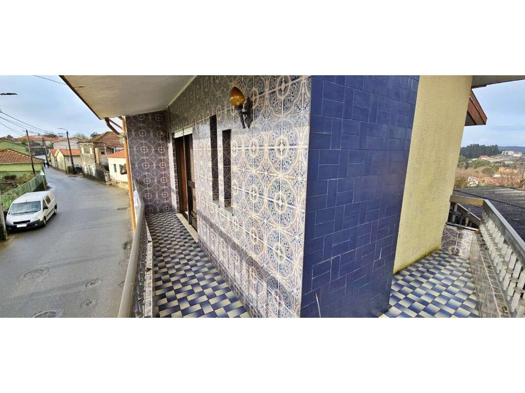 Moradia bifamiliar em São Romão do Coronado-13