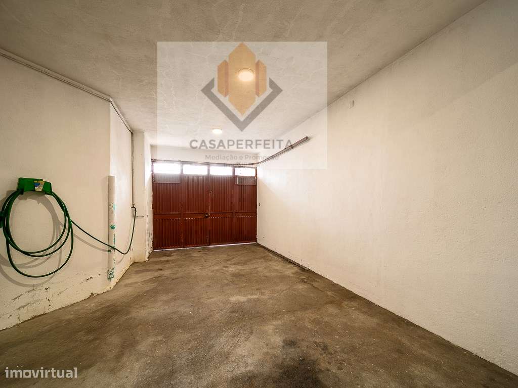 Apartamento T3 Renovado com Varandas, Lugar Garagem e Arrumo - Cent...-40
