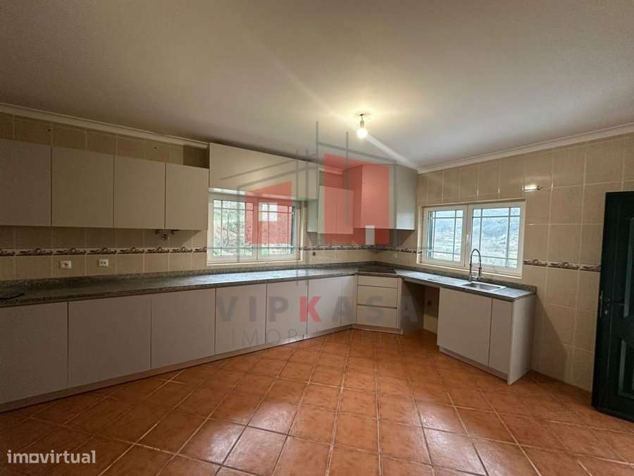 Moradia V3 com 1070 m2 de Terreno-3