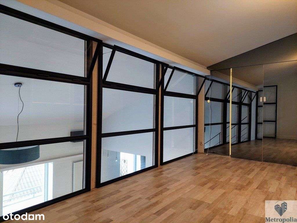 Nietuzinkowe lokum z antresolą i garderobą.-13