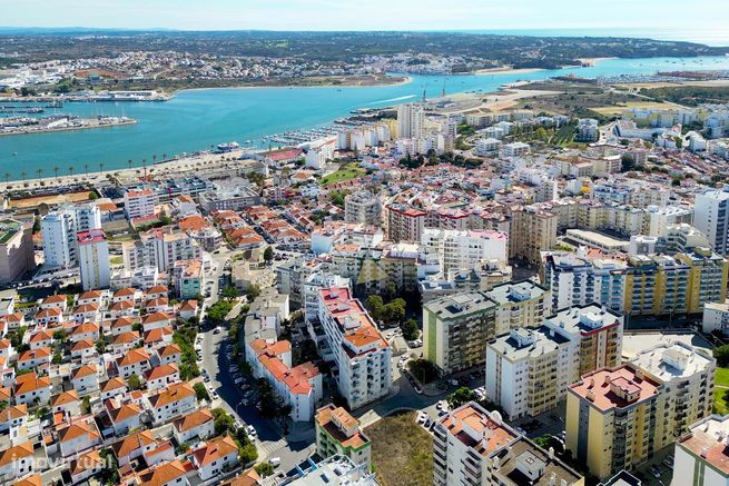 Apartamento T4 Completamente Renovado em Portimão-32