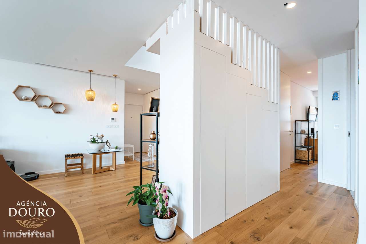 Apartamento T3 com varanda e terraço em Valbom, Porto-10