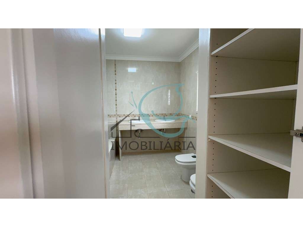 Moradia T5 com Vista para a Serra em Alenquer-15