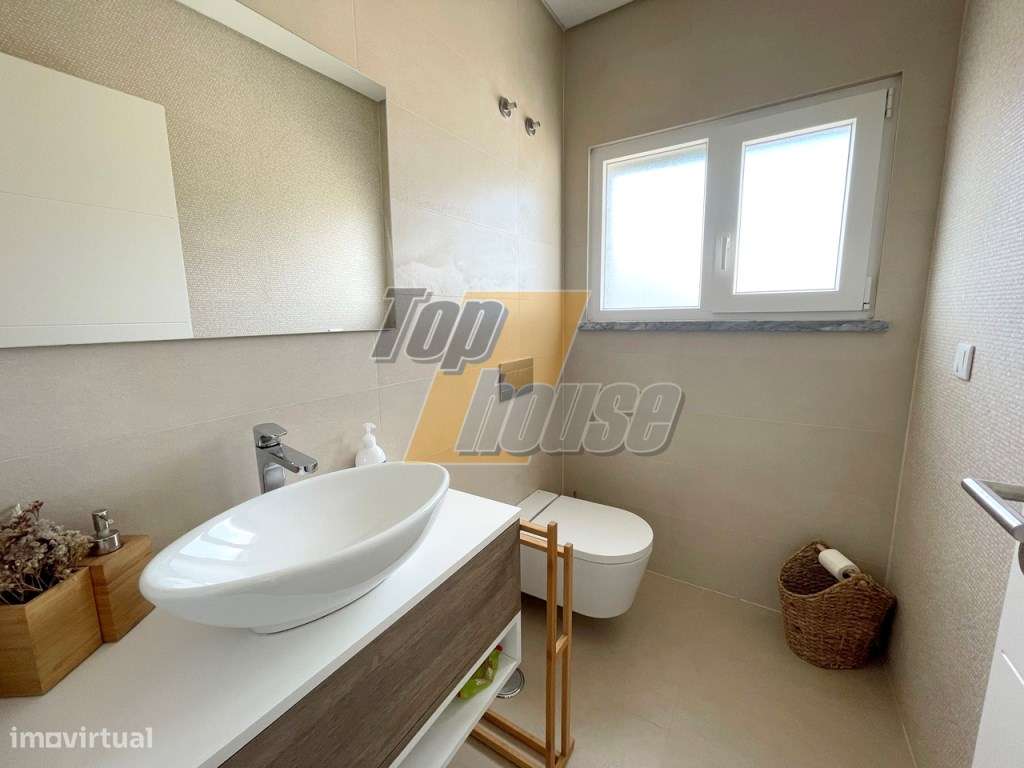 Moradia Isolada T4+1 com piscina-12