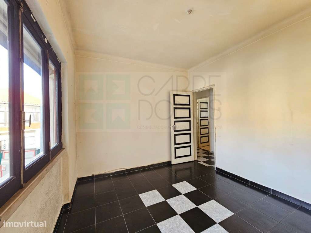 Prédio com Comércio e 2 apartamentos, em Mem Martins, Sintra-26