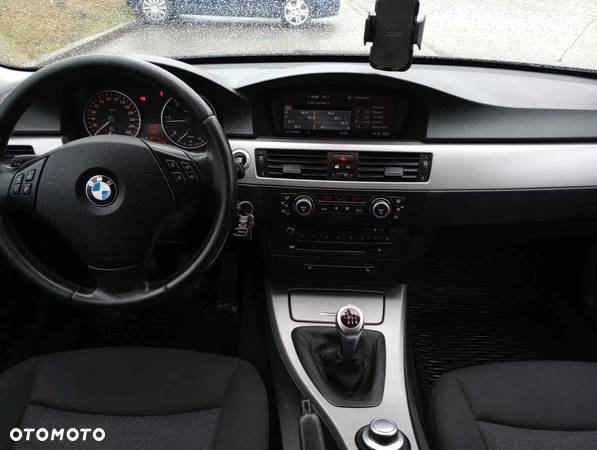 BMW Seria 3 320d - 4