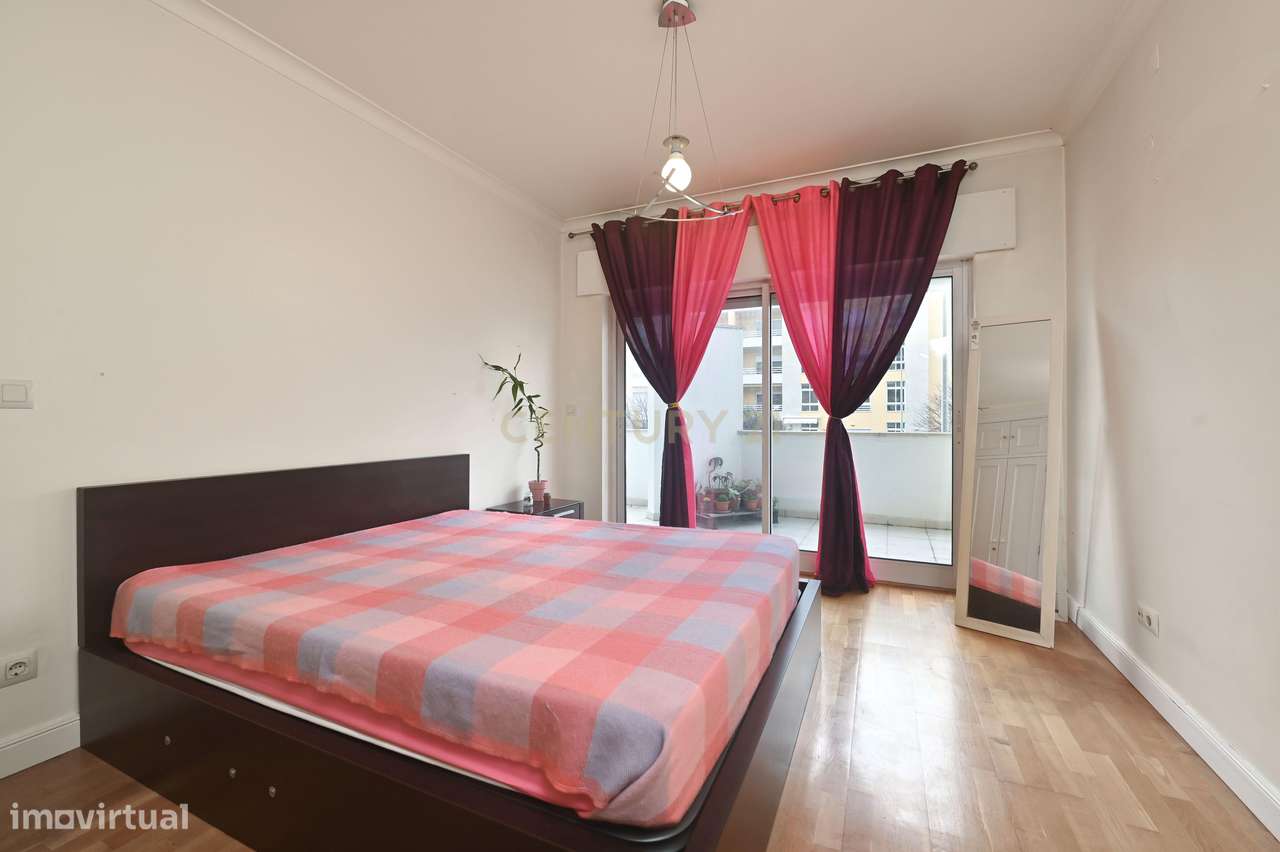 Apartamento 3 quartos, 3 WC, no centro dos Jardins da Parede, com vist-13