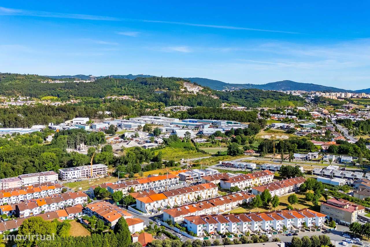 Moradia T4 de Gaveto em Palmeira, Braga-55