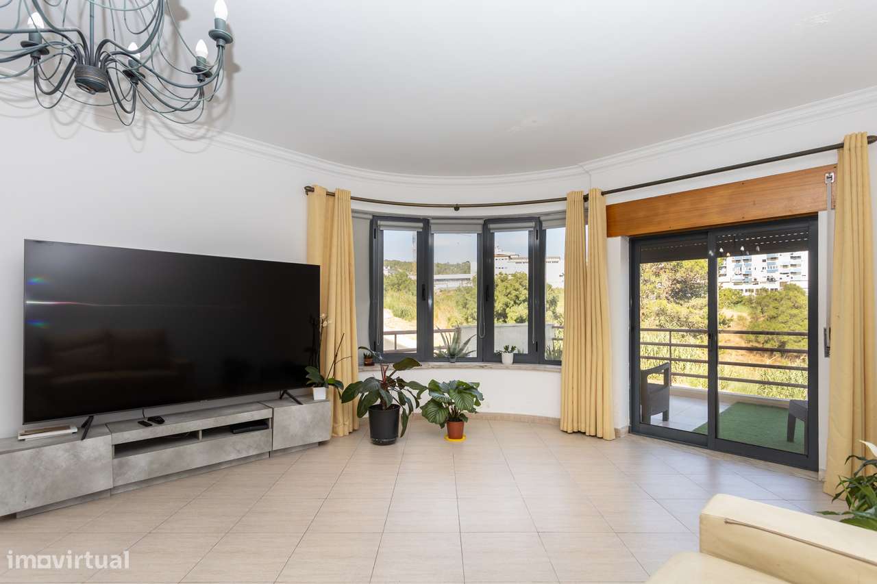Apartamento T2 em Sesimbra num condomínio com piscina-8