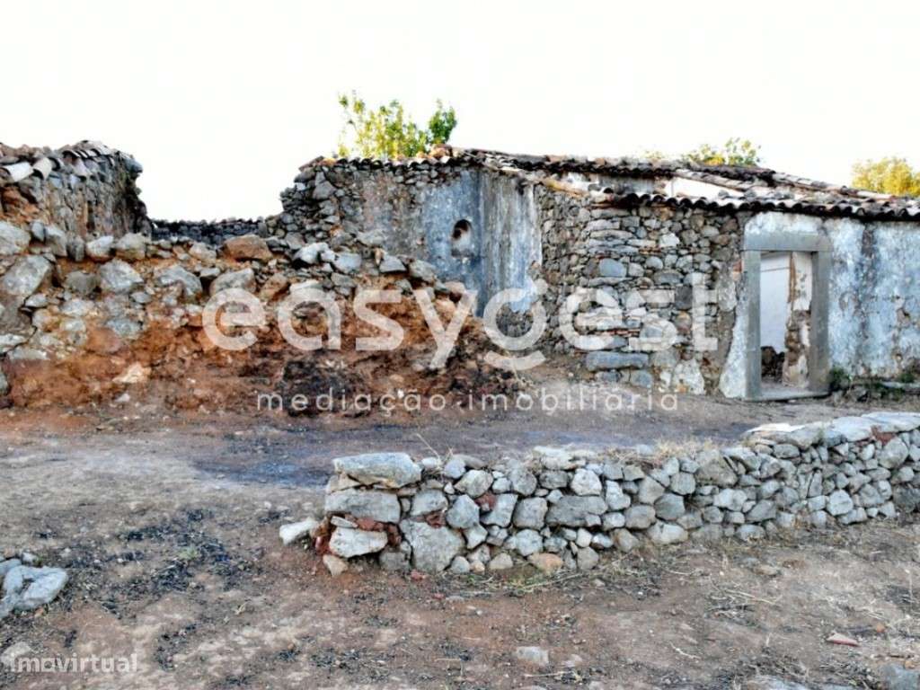 Ruína com Terreno de excelentes áreas em Santa Catarina Fonte do Bispo - Grande imagem: 4/13