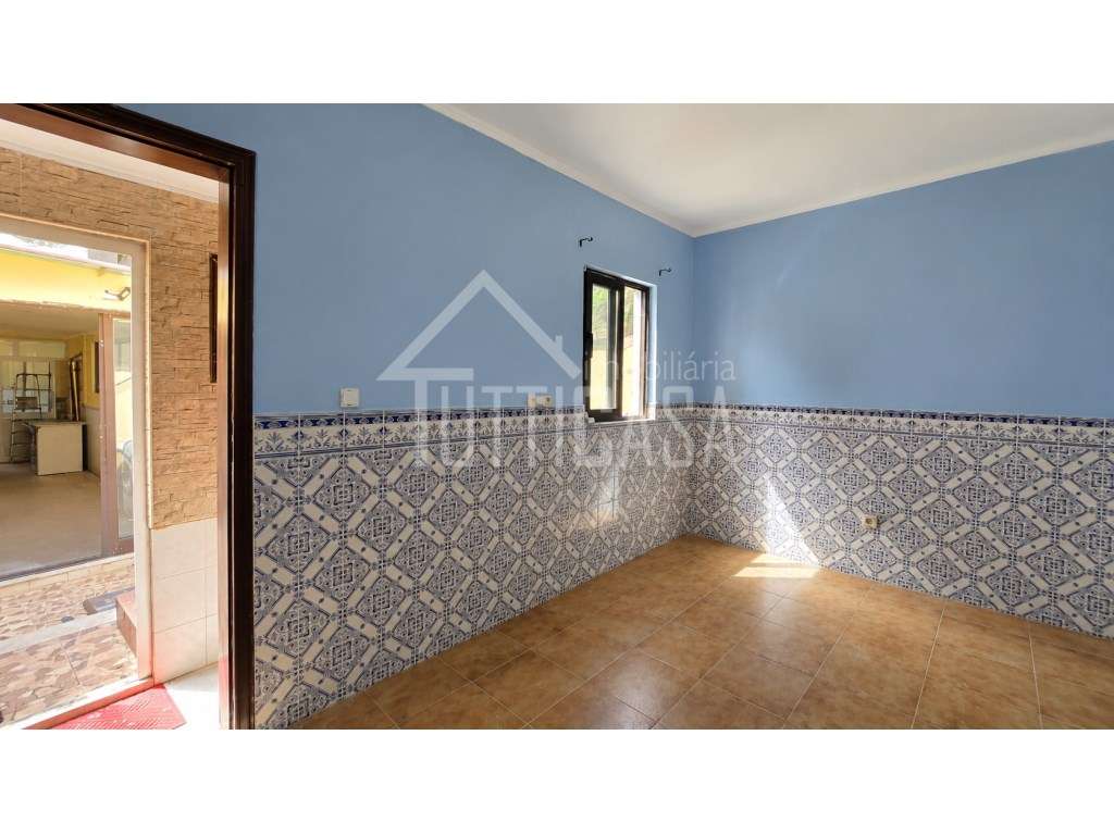 Moradia T2+2 com Jardim, Garagem e Total Privacidade-23