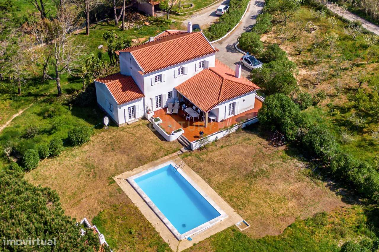 Quinta de 14000m2 com moradia T4 e piscina | Sintra-33