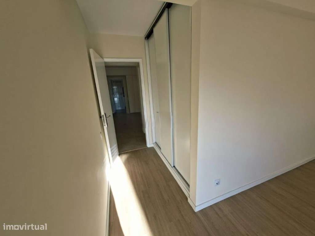 Apartamento T2 Remodelado na Tapada das Mercês-3