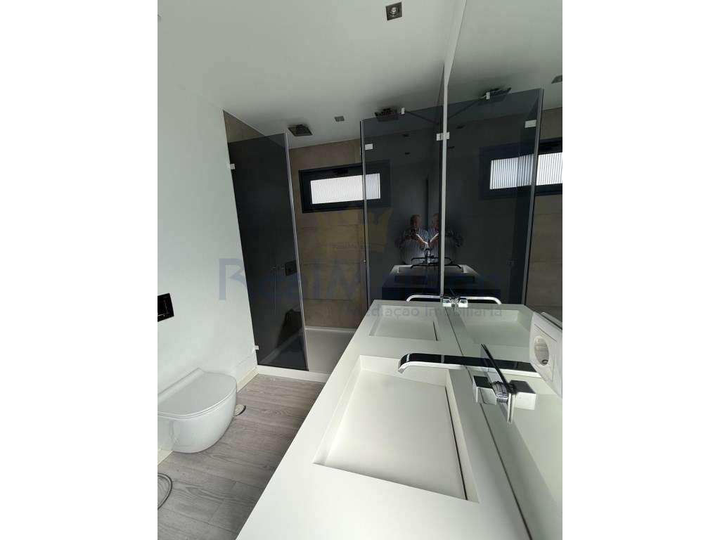 Excelente Moradia de Luxo c/ 7 quartos, Piscina e Jardim-21