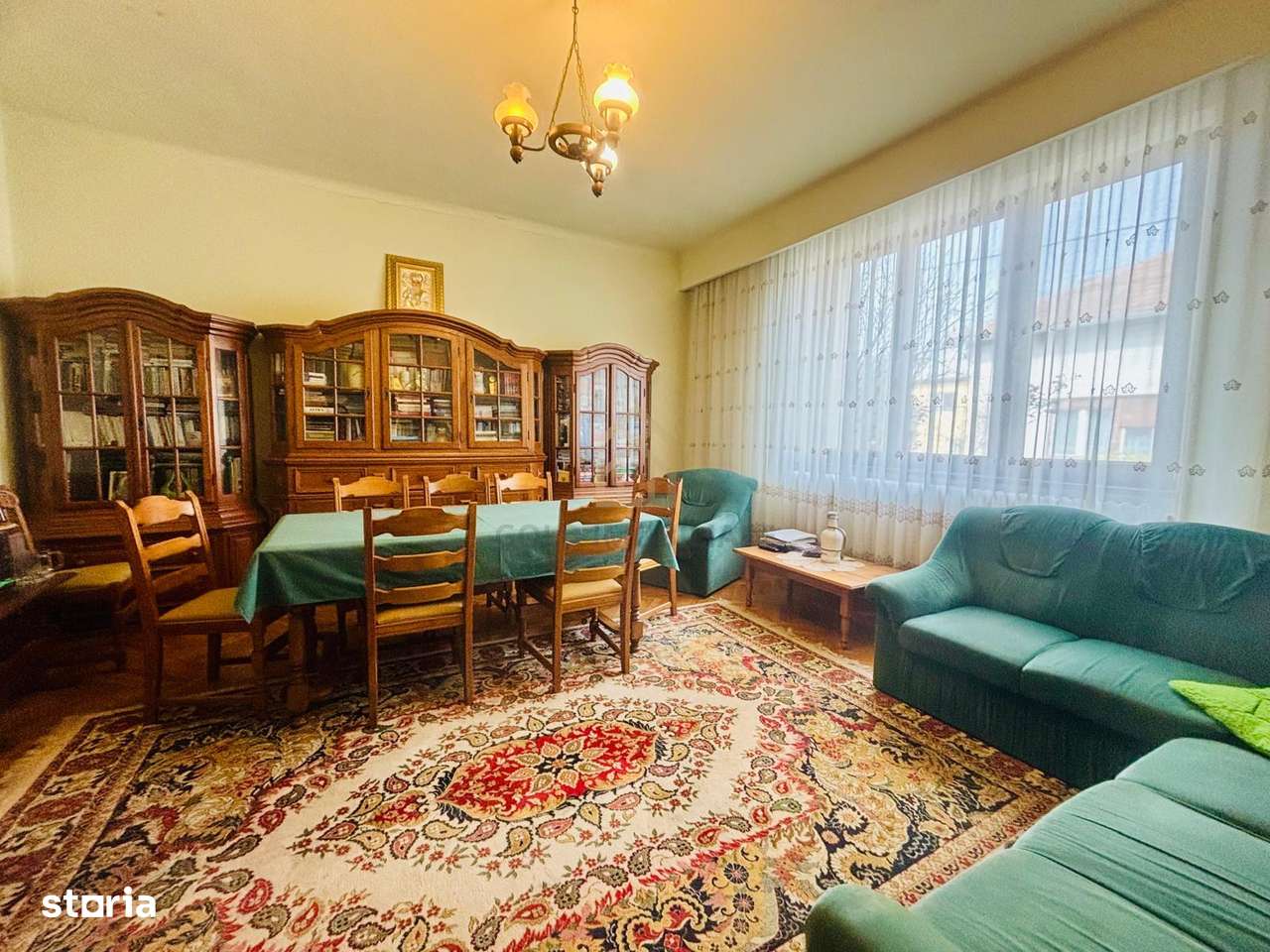 Casă de vânzare – 3 camere, zonă excelentă, lâ-1