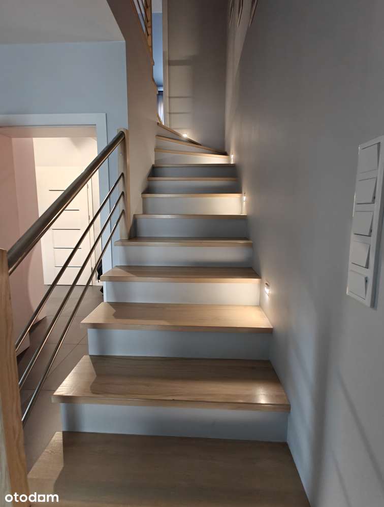 Interesujący dom wolnostojący z garażem ● 5 pokoi ● Działka 700mkw-8