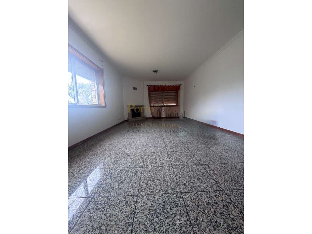 T2 com Garagem Box em Condomínio Fechado Em Nogueira da Maia-7