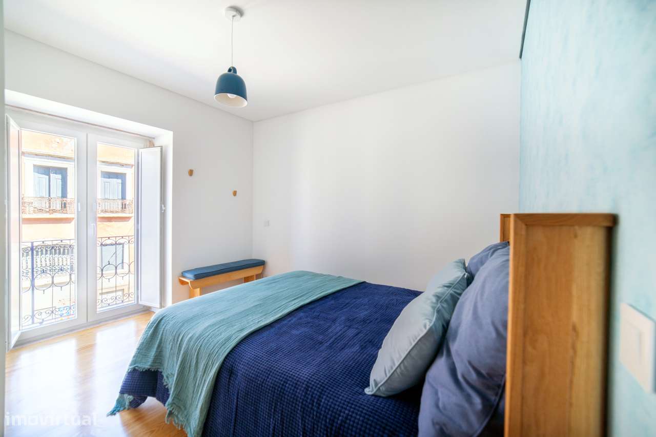Apartamento T2 à venda no Largo Conde-Barão-36