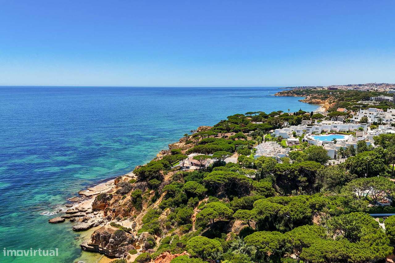 Elevado Potencial: último piso com vista mar, a 200 m da praia-30