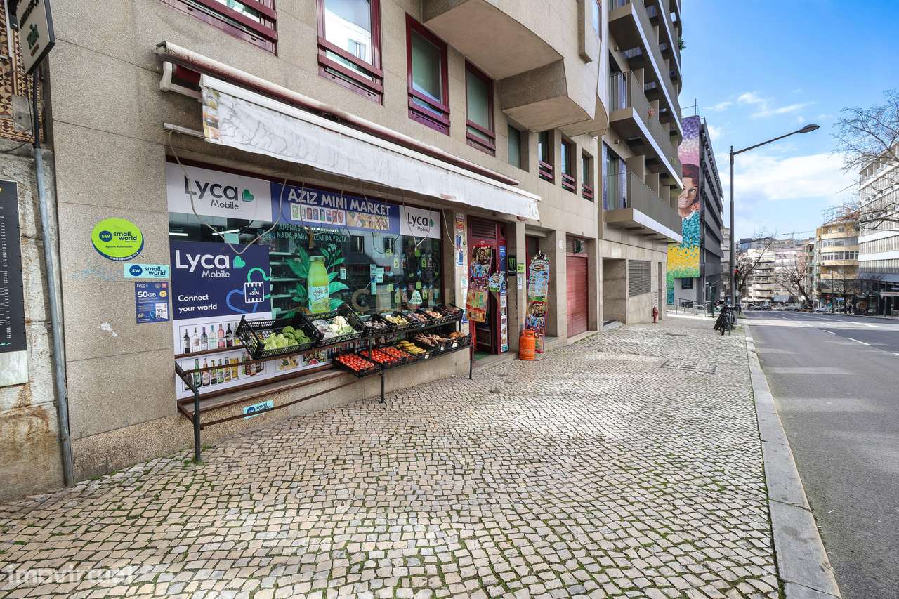 Loja com 273 m² terraço e 2 lugares de estacionamento – Zona Marquês d - Grande imagem: 3/26