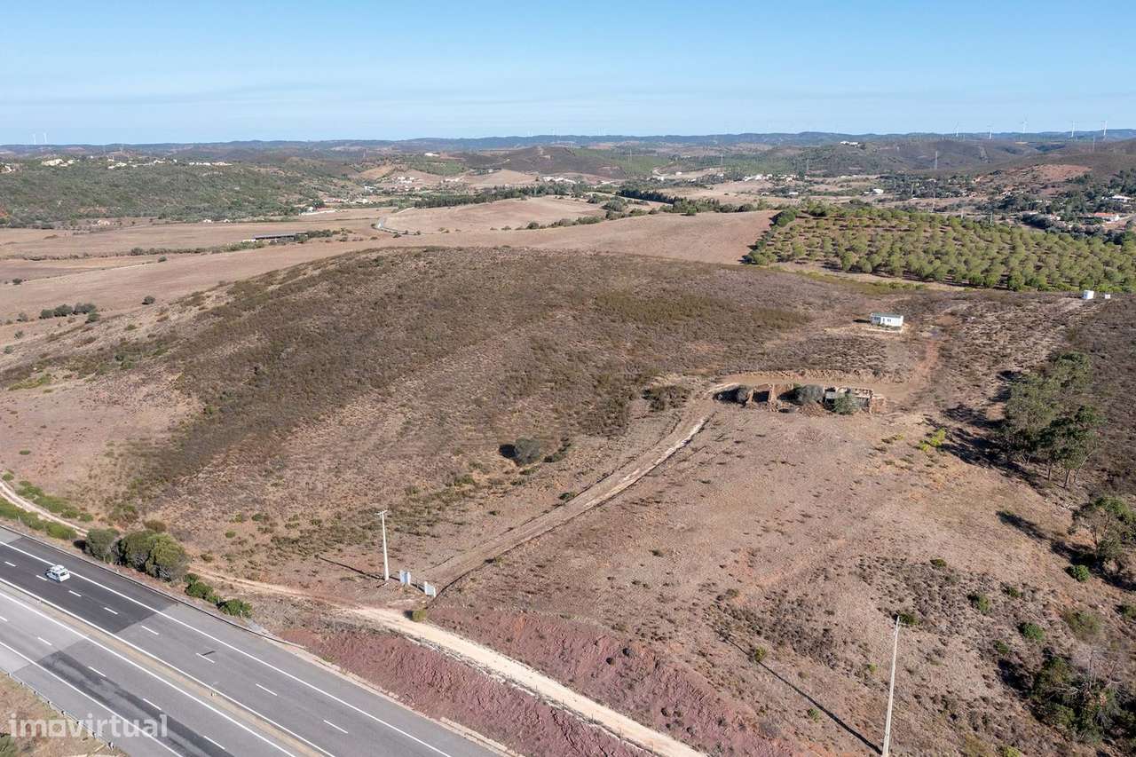 TERRENO PARA CONSTRUÇÃO COM RUÍNA PARA VENDA EM LAGOS - Grande imagem: 5/9
