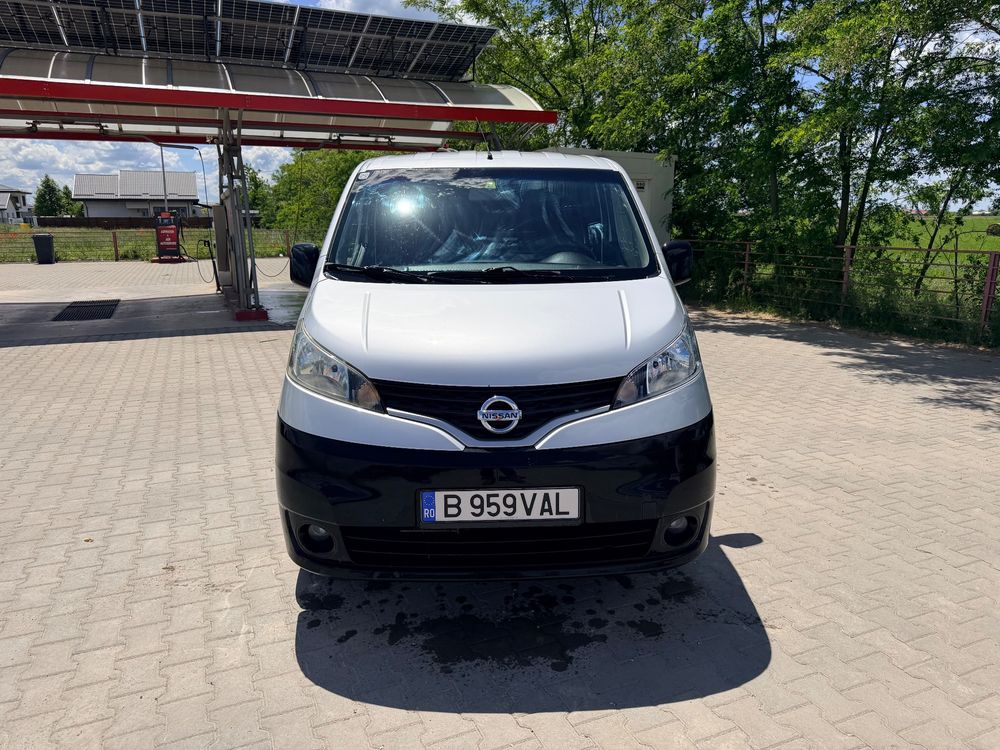 Nissan NV200 2011