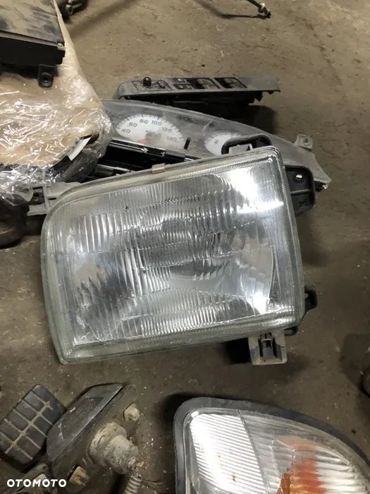 Lampa przednia prawa Nissan navara d21 97r- - 1