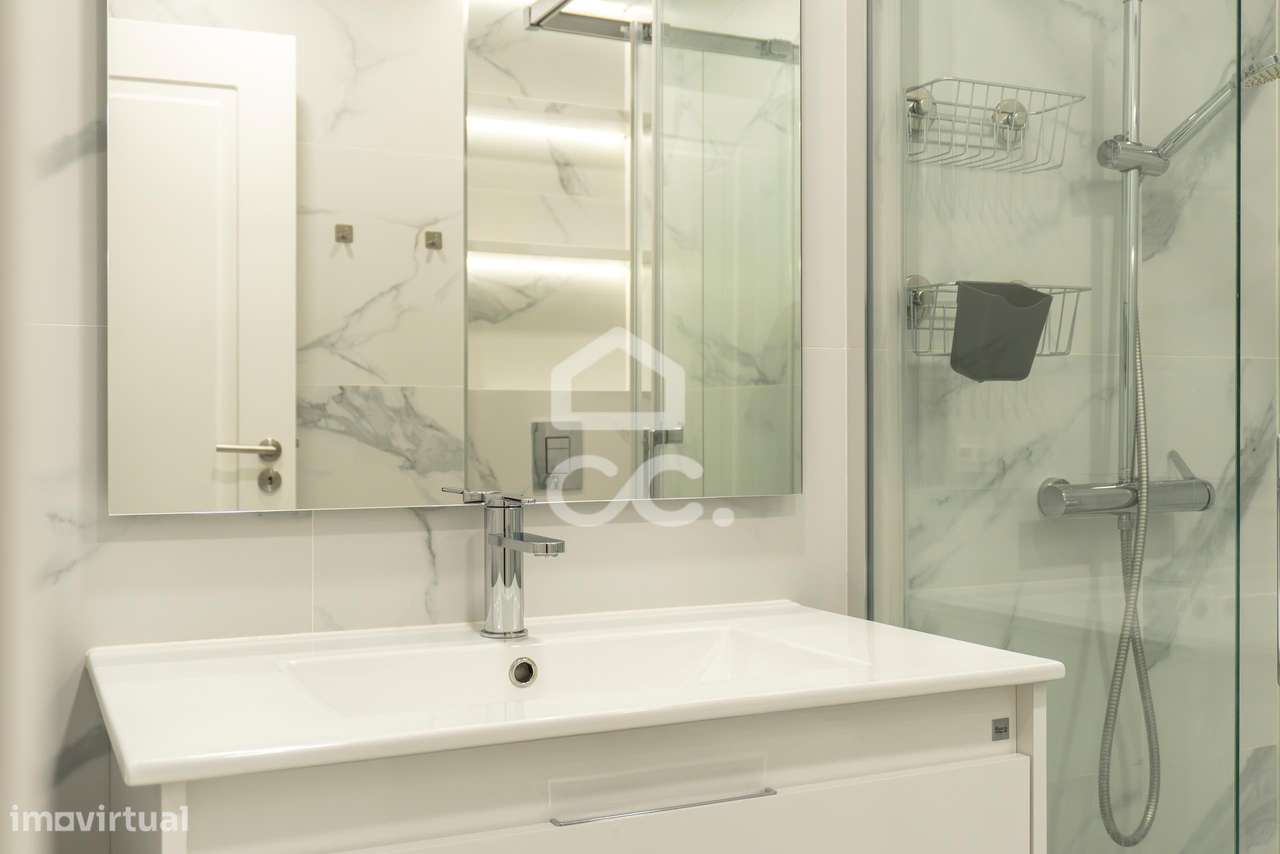 Apartamento T2  Renovado Alfornelos/ Metro-16