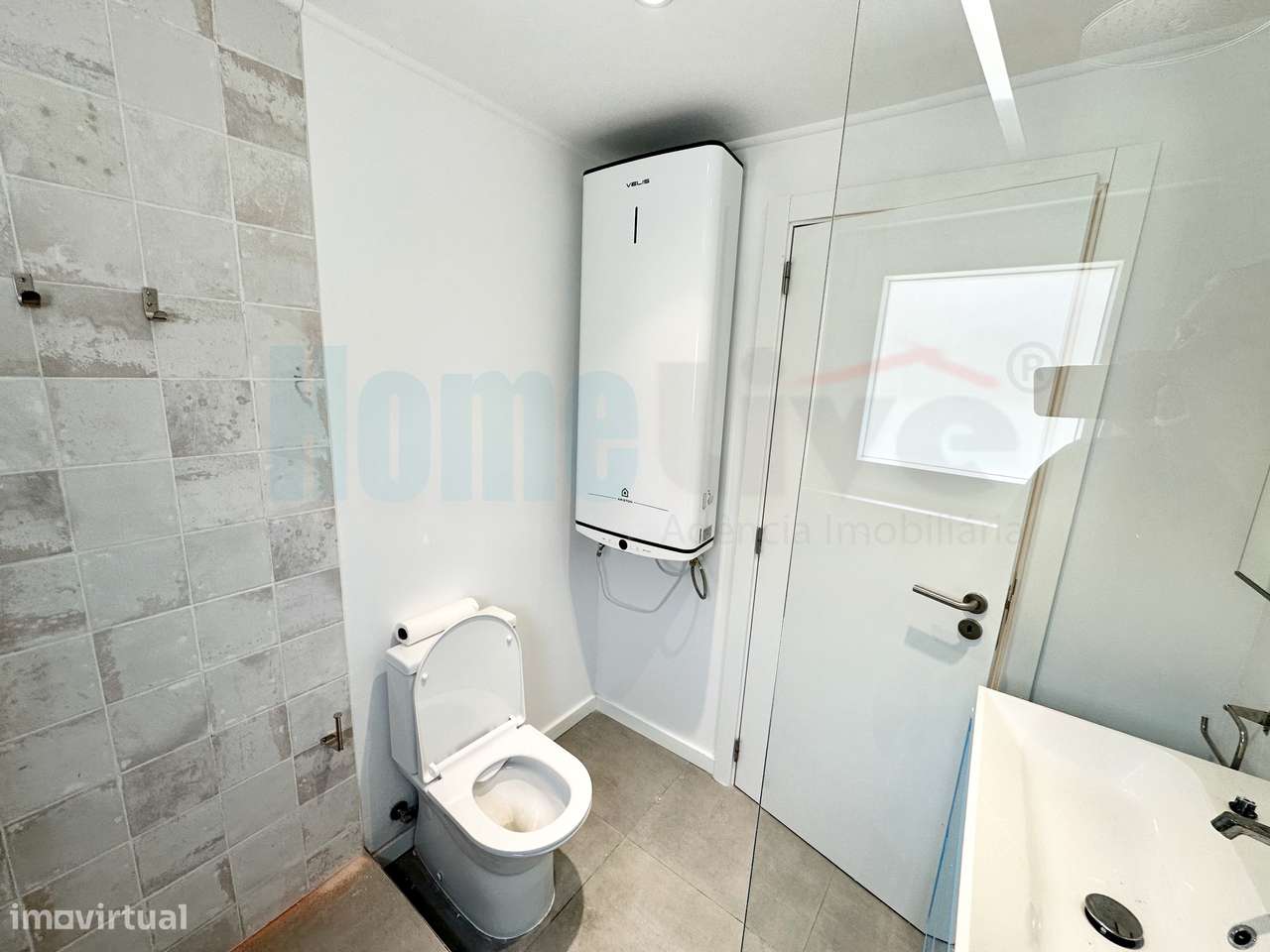 Apartamento T4 Remodelado e Mobilado Charquinho, Benfica-24