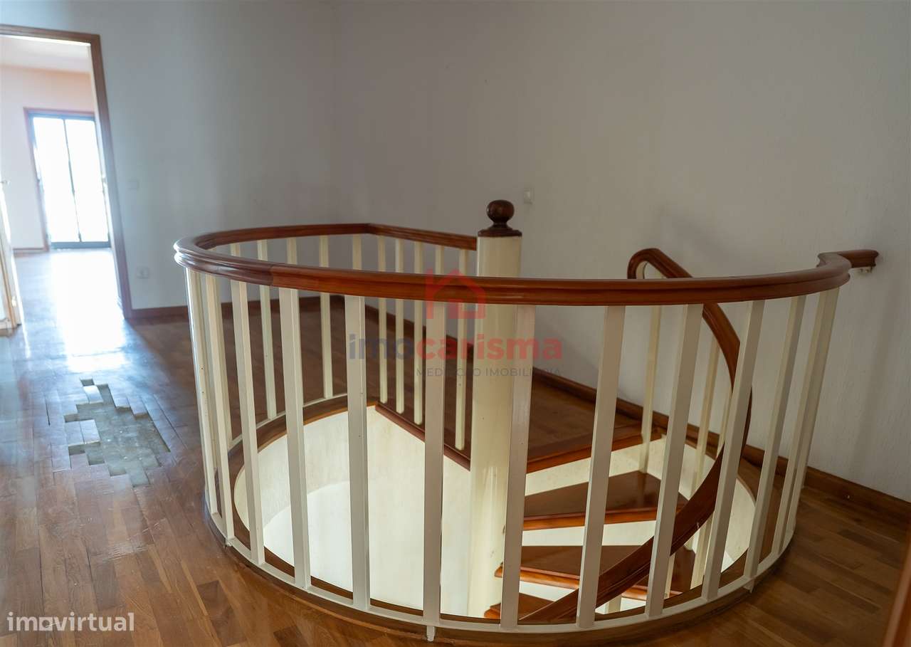 Apartamento T3+1 Duplex na 1.º Linha em Frente à Praia em Aver-o-Mar-16