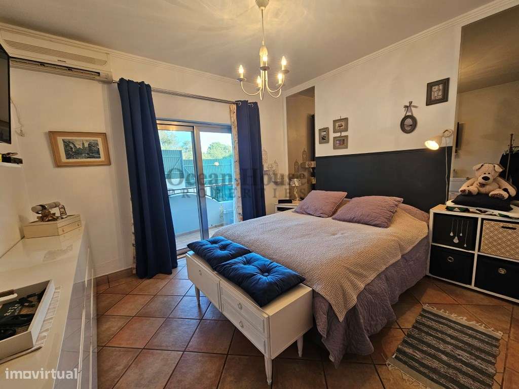 Apartamento com 3 quartos, piscina e garagem em Almancil.-9