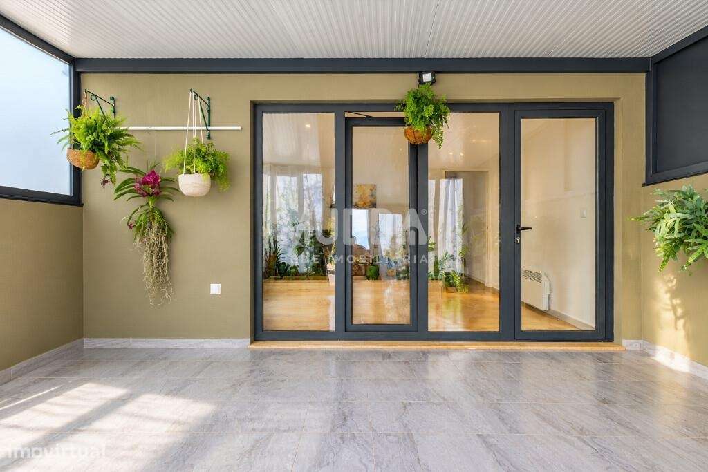 Moradia totalmente remodelada em 2025 — charme, modernidade e um jardi-37