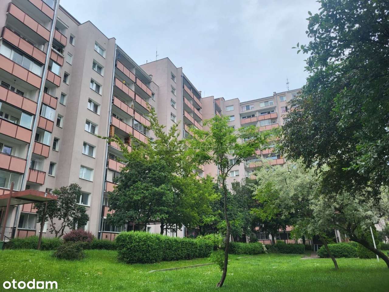 3 pokojowe mieszkanie - 300 metrów od stacji metra-0