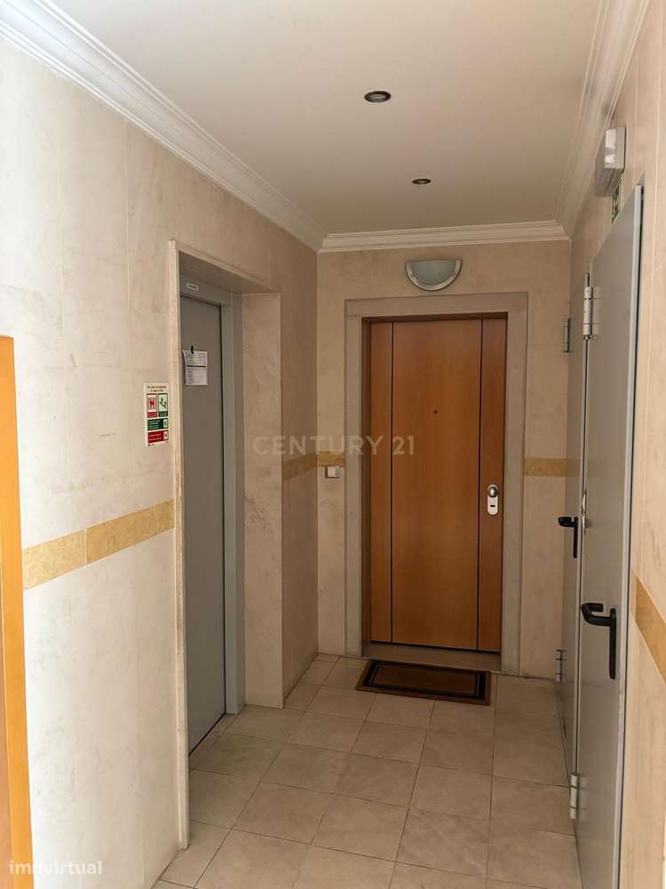 Apartamento Luxuoso com Vista Panorâmica em Montijo-19