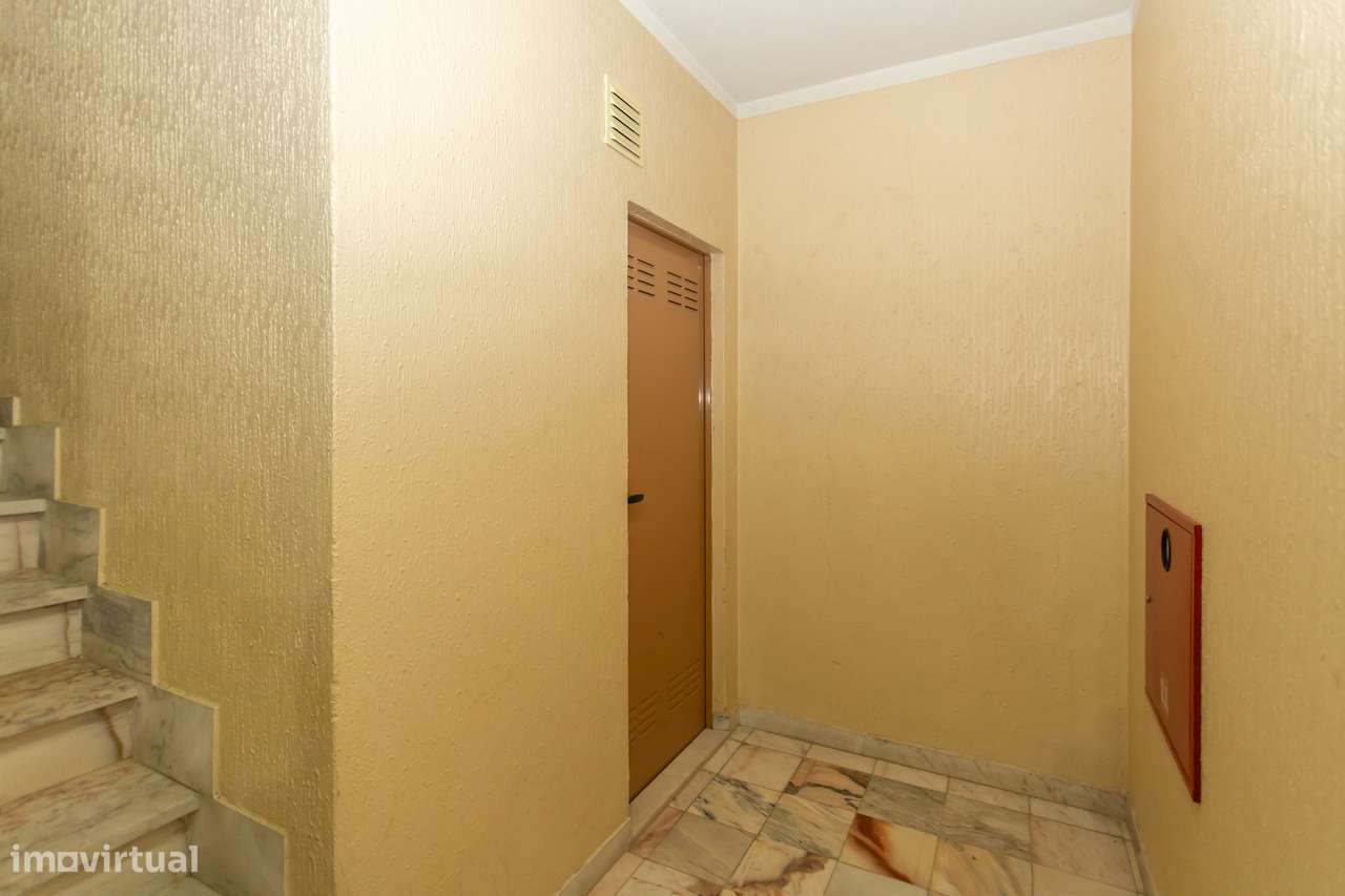 Apartamento T2 em Sesimbra num condomínio com piscina-26