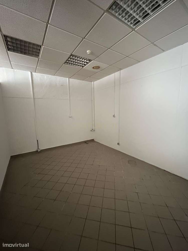 LOJA NO CENTRO DE PENICHE IDEAL PARA O TEU NEGÓCIO - Grande imagem: 5/7