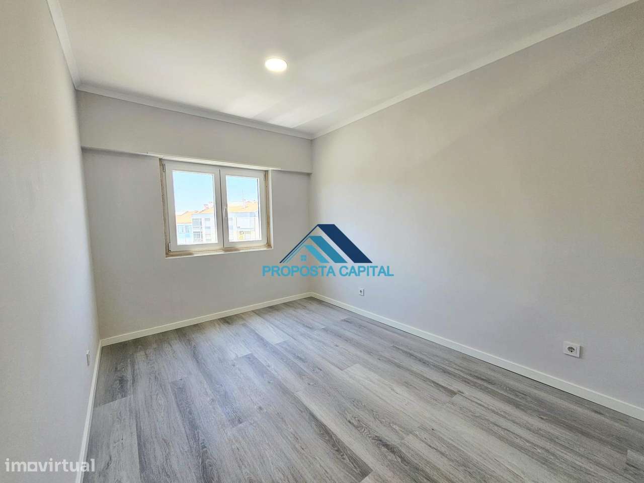 APARTAMENTO T4 REMODELADO CENTRO AMORA-25