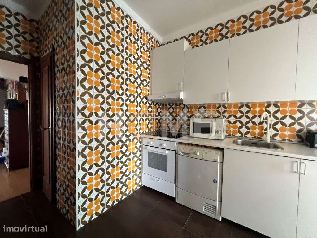 Apartamento T3+1, com varanda à Av. Fernão de Magalhães- Bonfim- Porto-11