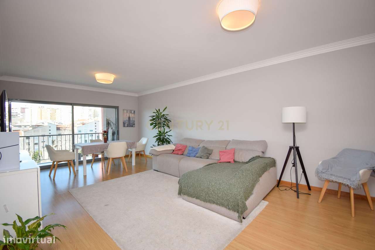 Apartamento T2 Mobilado com Garagem | Portela de Carnaxide - Grande imagem: 4/27