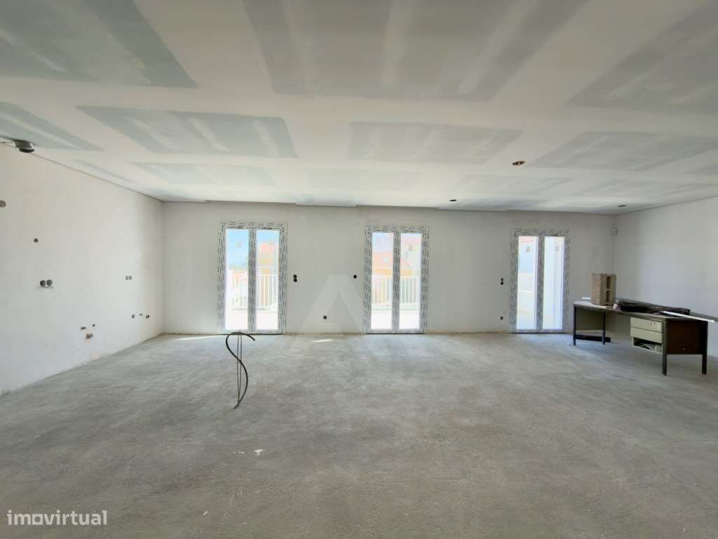 Apartamento T4+1 duplex remodelado com jacuzzi e garagens em Alcabi...-3