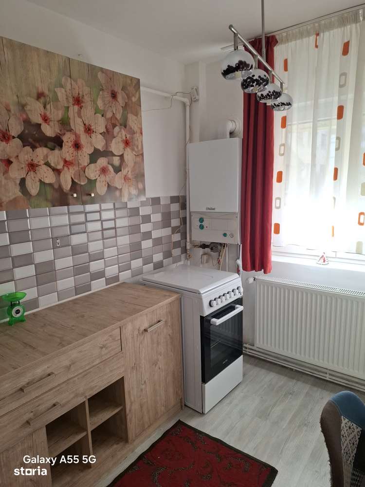 Apartament 4 camere decomandat, Craiter, suprafata 83 mp, 2 bai, beci. - Imagine principală: 2/19