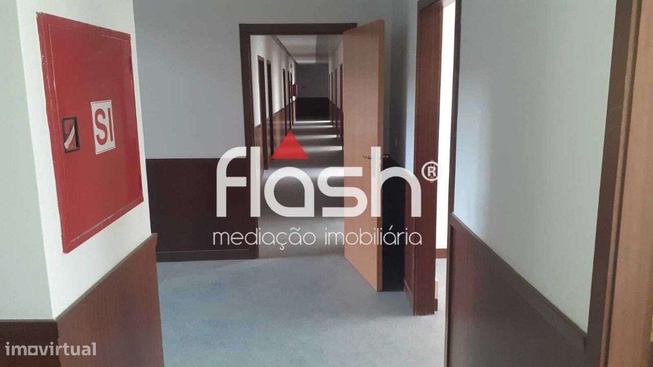Venda de Espaço de loja/escritórios no Restelo-45