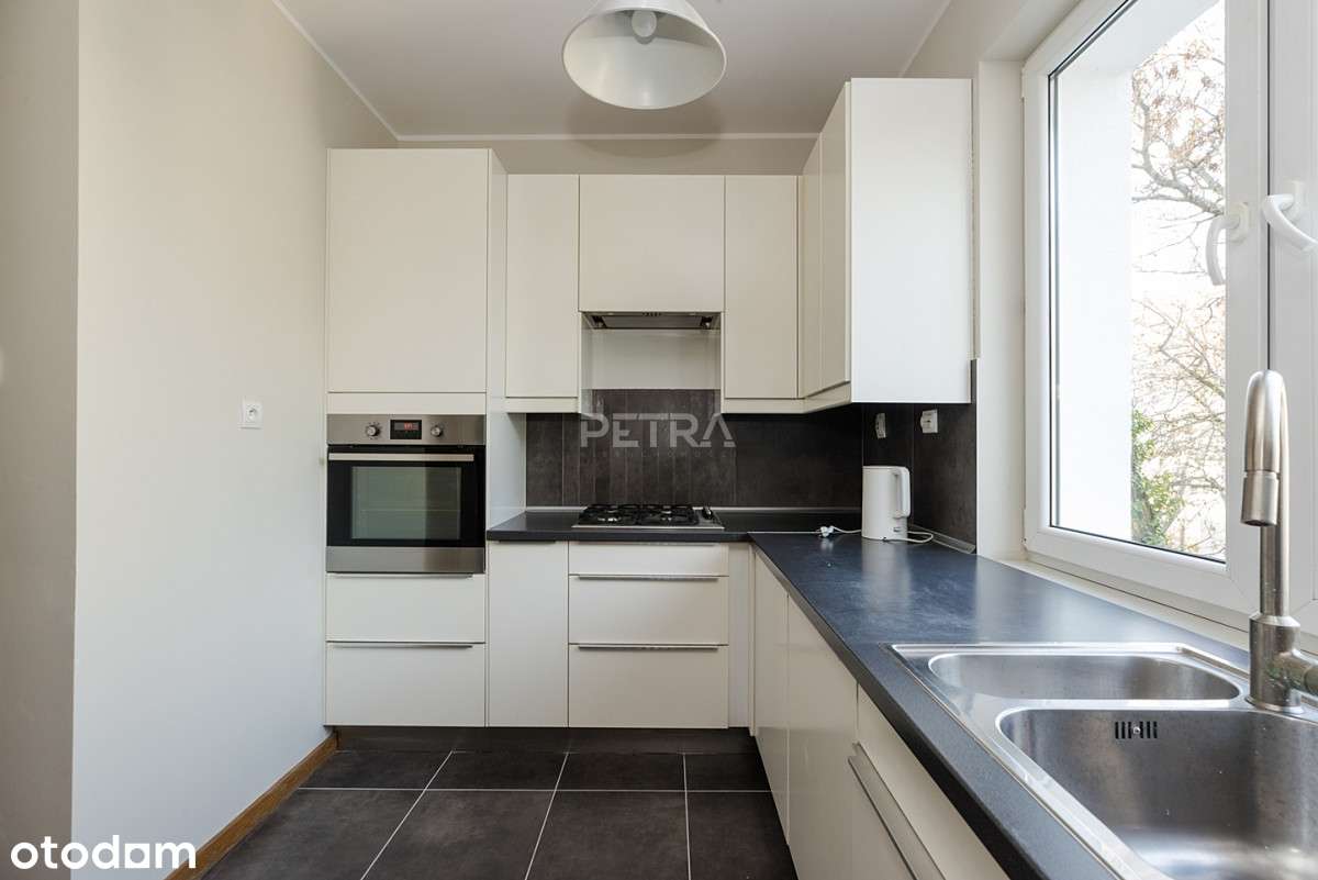 Przestronne, dwupoziomowe mieszkanie przy metrze-0