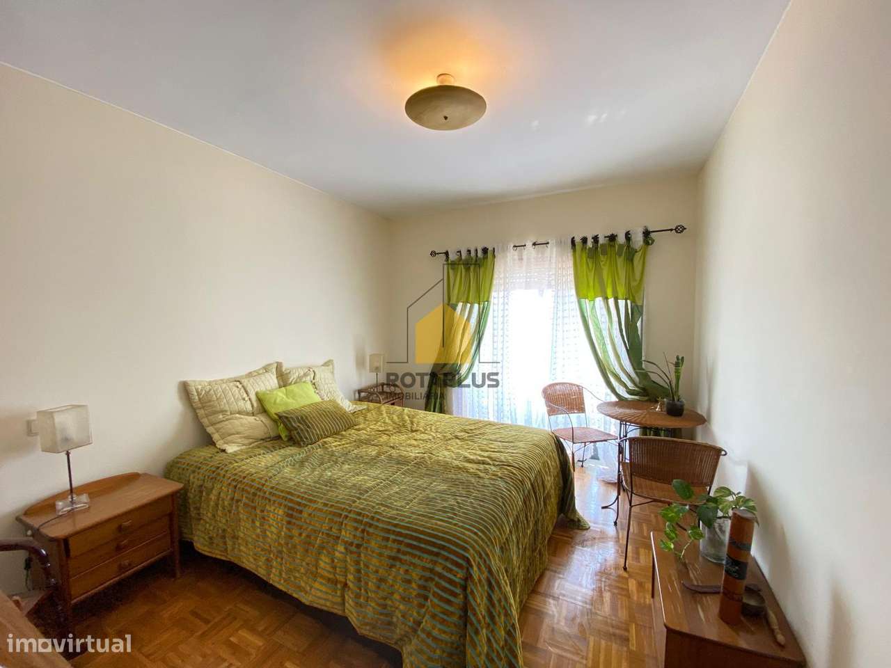 Apartamento T1+1 com Excelente Varanda e Garagem-17