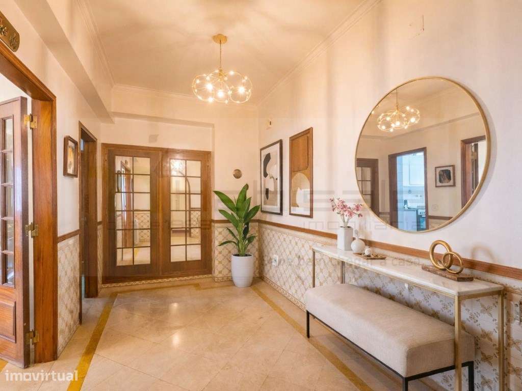 T4 com parqueamento e arrecadação a 2 min. do metro do Lumiar para ... - Grande imagem: 4/39