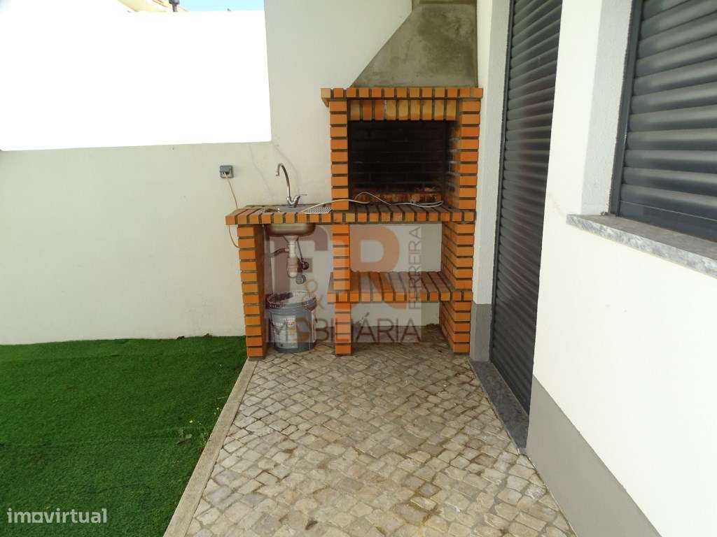 Moradia Geminada Duplex T3 semi-nova com Pérgula , Fernão Ferro
di...-6