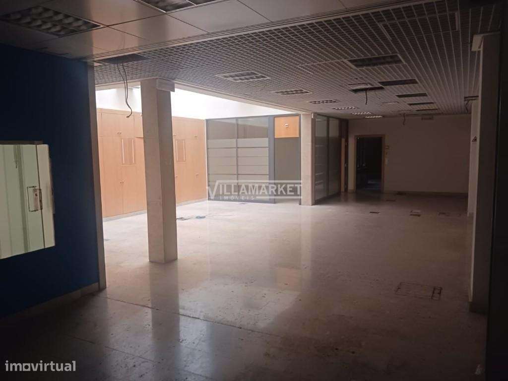 Loja comercial da banca com 420 m², situada numa zona central e consol - Grande imagem: 3/12