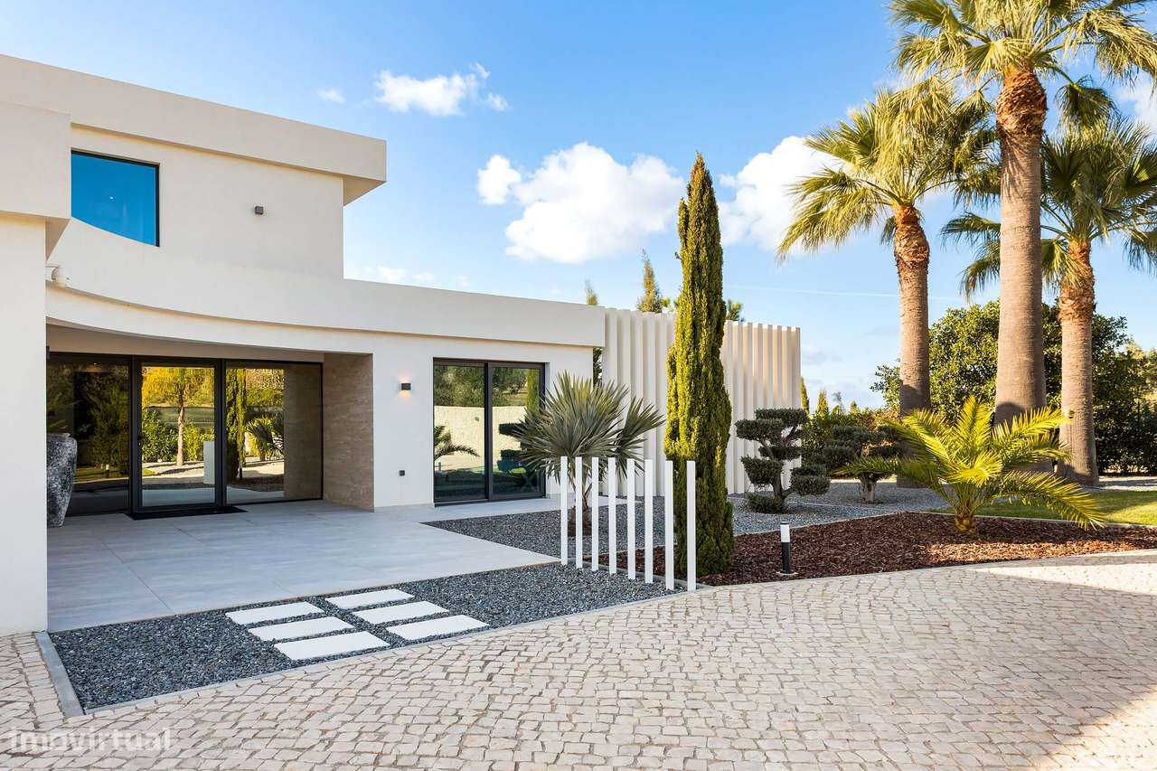 Quinta Moderna de Luxo com 4+1 Suítes, Anexo Independente e Jardim-5